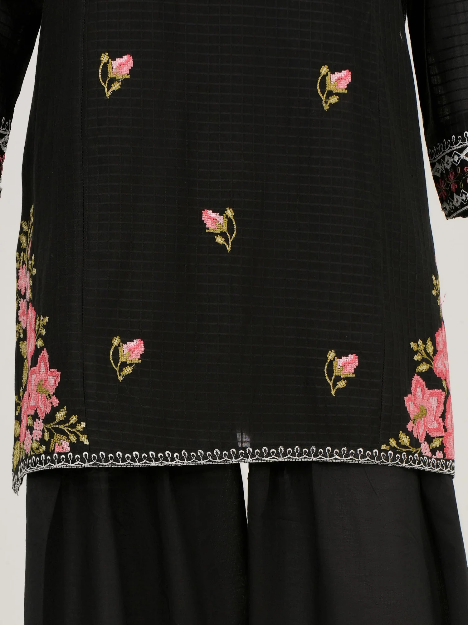 3 Piece Lawn Texture Suit- Embroidered