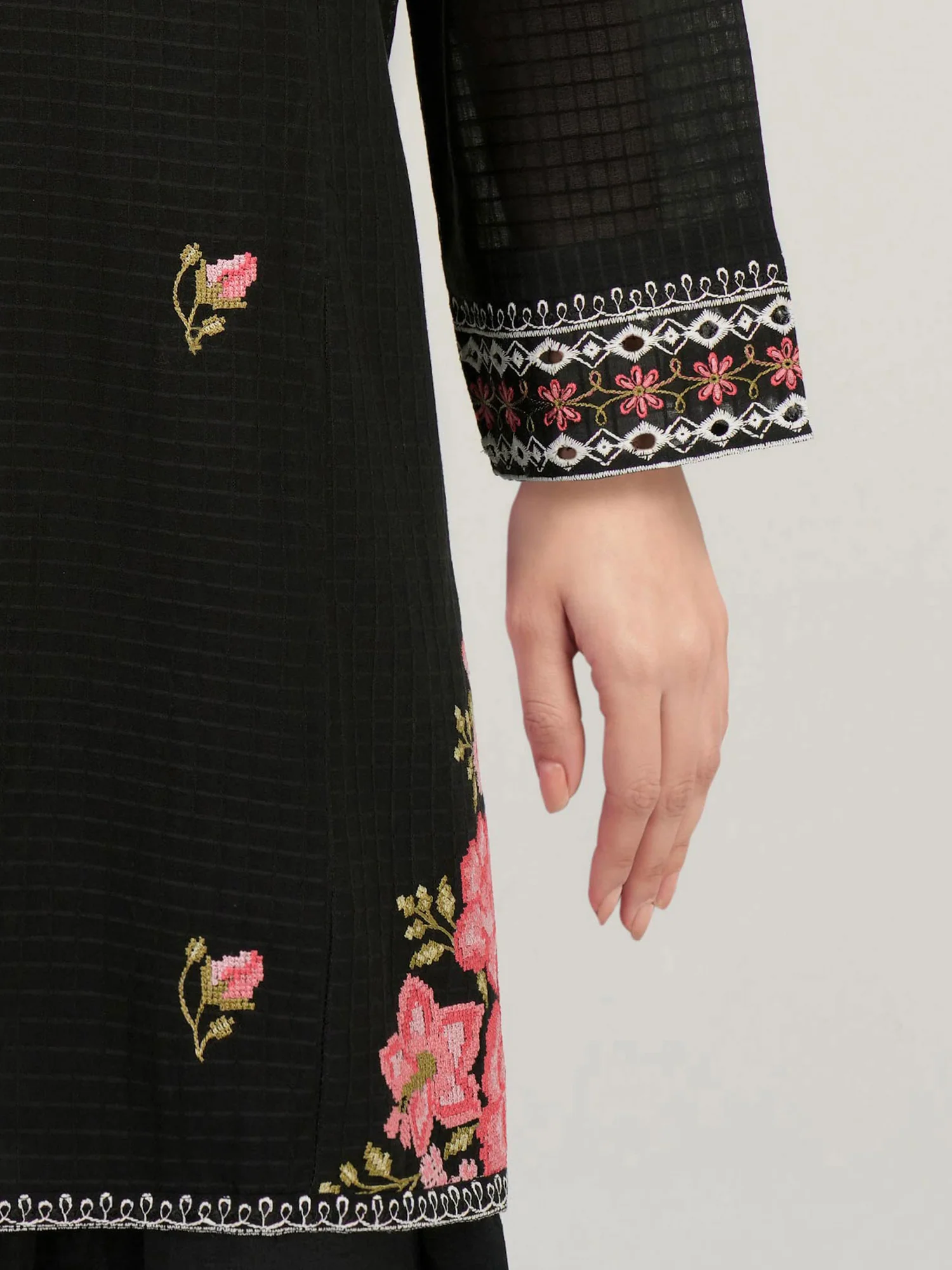 3 Piece Lawn Texture Suit- Embroidered